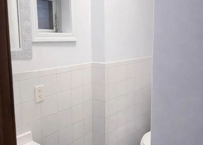 Apartment Location! Location! 2bd 1bth Spacious Apartment! *