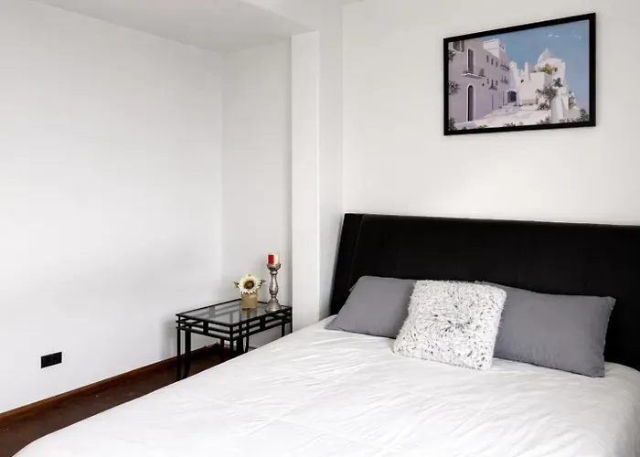 Location! Location! 2bd 1bth Spacious Apartment!