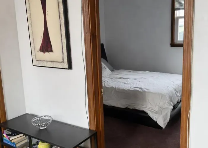 Apartment Location! Location! 2bd 1bth Spacious Apartment! Chicago