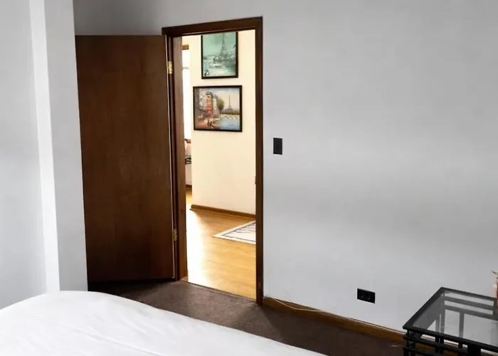 Apartment Location! Location! 2bd 1bth Spacious Apartment! *