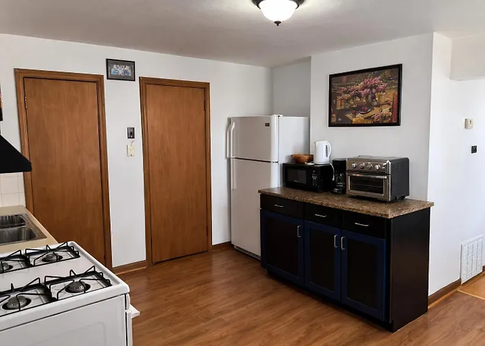 Apartment Location! Location! 2bd 1bth Spacious Apartment! Chicago