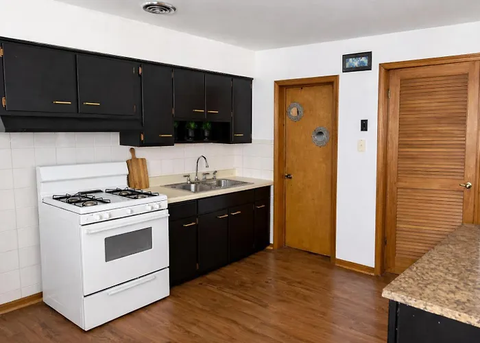 Location! Location! 2bd 1bth Spacious Apartment! Apartment *