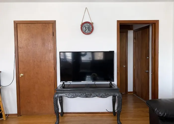 Location! Location! 2bd 1bth Spacious Apartment! Apartment