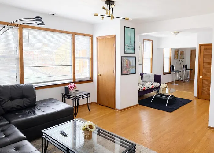 Location! Location! 2bd 1bth Spacious Apartment! Apartment Chicago