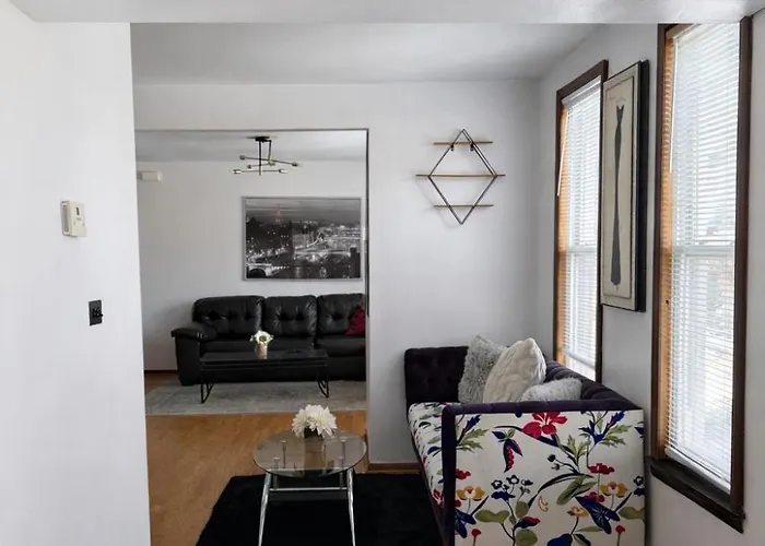 Apartment Location! Location! 2bd 1bth Spacious Apartment!