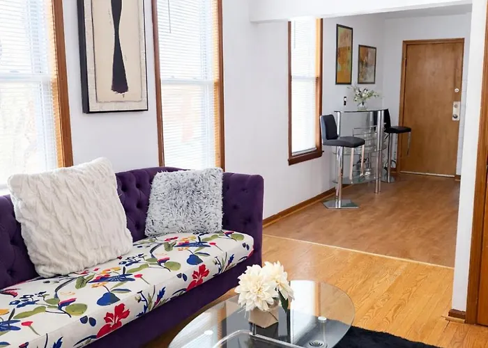 Apartment Location! Location! 2bd 1bth Spacious Apartment!